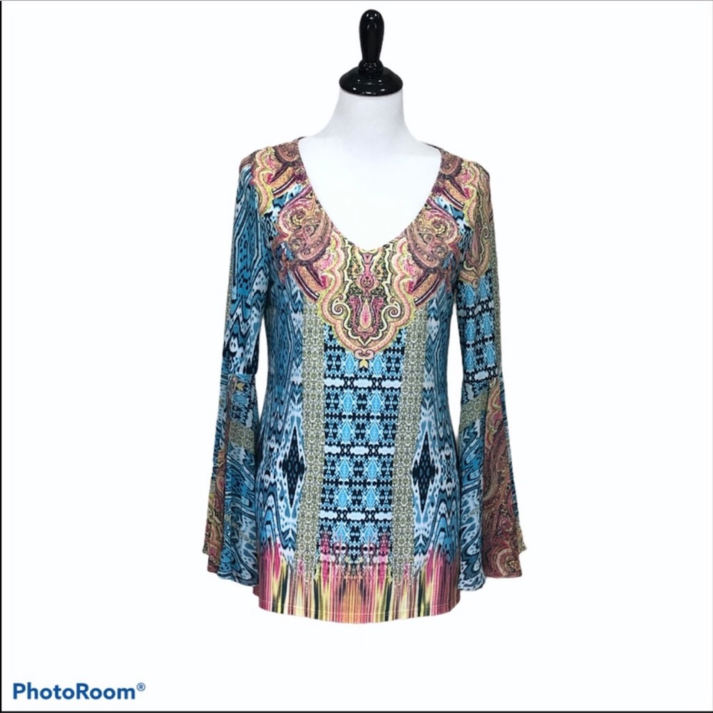 Coco Bianco V neck split bell sleeve tunic